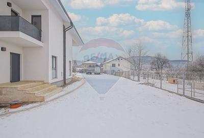 Casă cu 5 camere cu Teren 350 Mp în Bunloc - 4