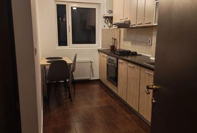 Apartament cu 3 camere semidecomandat în Copou
