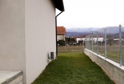 Casă individuală cu 4 camere cu Canalizare în Central - 6