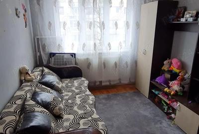 Apartament cu 3 camere semidecomandat în Micro 19 - 1