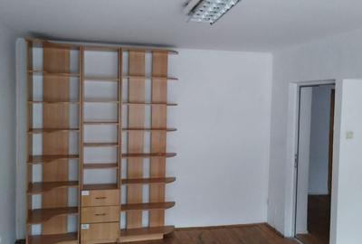 Spațiu comercial, de 67 mp, în Central - 6