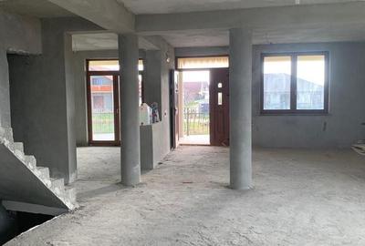 Casă cu 4 camere cu Teren 2300 Mp în Oșorhei - 9