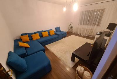 Apartament cu 3 camere decomandat, mobilat în Nicolina