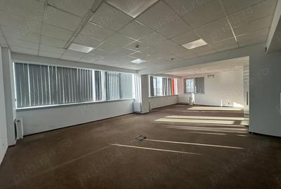 Spațiu comercial, de 400 mp, în Titan - 7