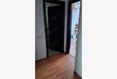 Apartament de vanzare - 3 camere luminoase, cu 3 balcoane - 3