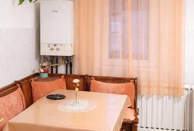 Apartament cu 3 camere semidecomandat în Soarelui - 3