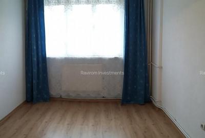 Apartament trei camere etaj 2 nemobilat 9 Mai vis - a - vis de Sportiv - 8