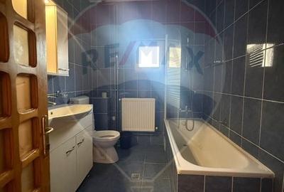 Casă cu 12 camere cu Teren 300 Mp în Central - 8