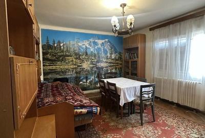 Casă cu 5 camere decomandat cu Teren 252 Mp în Solidarității