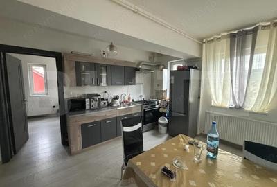 Apartament cu 3 camere semidecomandat, mobilat în Calea Moldovei - 2
