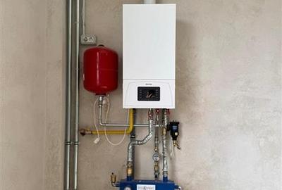 Hală formata din 2 corpuri 440 mp , H - 4 - 6 metri, Valea Lupului - 4