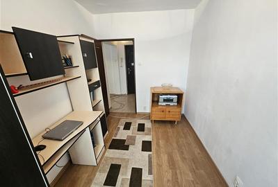 Apartament cu 3 camere semidecomandat în Micro III - 27