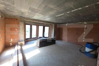 Casă cu 5 camere cu Teren 1000 Mp în Central