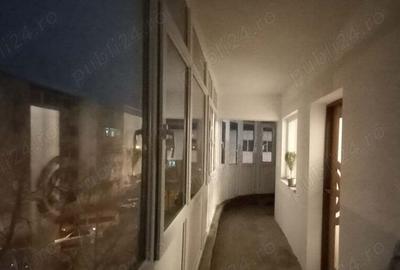 Apartament cu 3 camere decomandat în Broșteni - 8