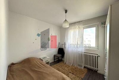 Apartament cu 2 camere decomandat, mobilat în Tei