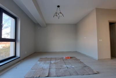 Apartament cu 2 camere semidecomandat, mobilat în Ultracentral