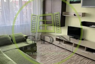 Apartament cu 3 camere semidecomandat, mobilat în Mihai Viteazul