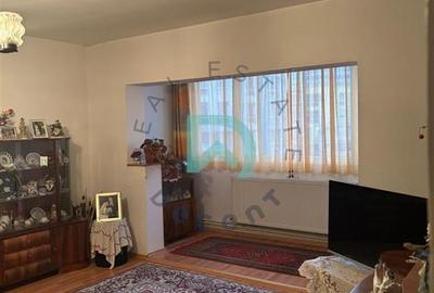 Apartament cu 3 camere decomandat în Răcădău - 2