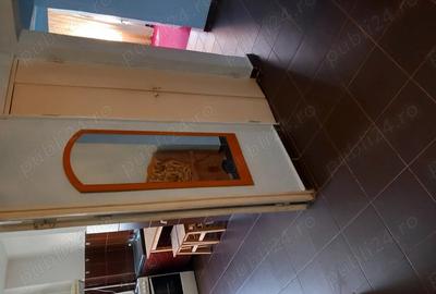 Vand in ora?ul Bumbe?ti Jiu apartament cu 3 camere, decomandat, etaj 2. - 1