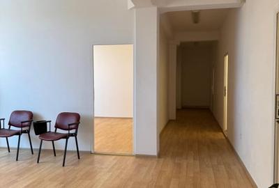 Zona pietii Tractorul, 900 mp, spatii comerciale dispuse pe doua etaje - 20