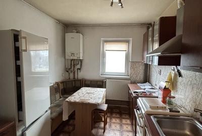 Apartament  modest, 2 camere zona Gheorghe Lazar - 11