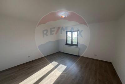 Casa / Vila 5 camere Golesti - 2