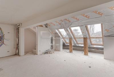 Apartament cu 3 camere semidecomandat în Matei Voievod