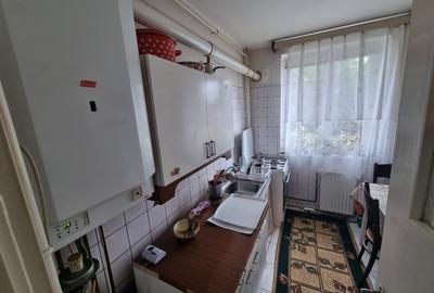 Zona Centrala- 2 camere decomandate, etaj 1, spatios, liber la vanzare - 4