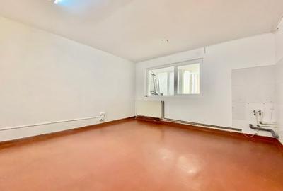 Apartament cu 3 camere decomandat în Micro 5