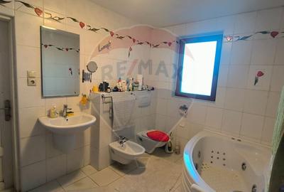 Casă cu 4 camere cu Teren 3495 Mp în Nord-Est - 11