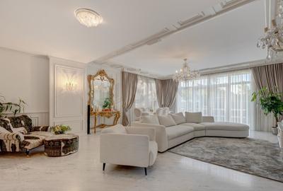 Casă individuală cu 7 camere cu Piscina în Central - 1