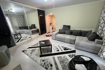 Apartament cu 2 camere semidecomandat, mobilat în Micro 11 - 12