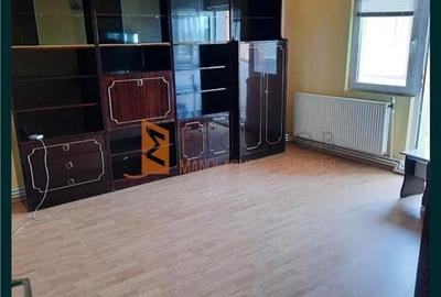 Apartament 3 camere cf. 1 decomandat zona 1 Decembrie