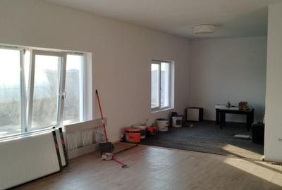 Casă cu 2 camere cu Teren 500 Mp în Săbăreni - 2