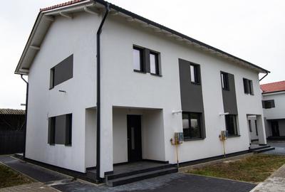 Duplex cu 4 camere cu Canalizare în Chișoda - 2
