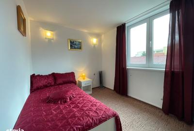 Casă cu 8 camere cu Teren 300 Mp în Nord