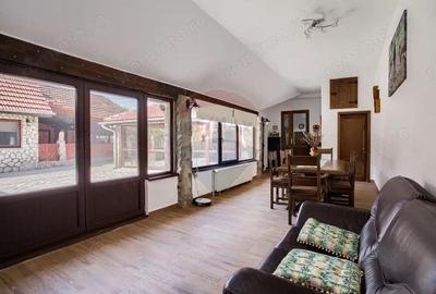 Casa cu 2 corpuri, piscina ?i 3.235 mp teren in Ghioroc - 16