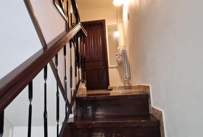 Casă individuală cu 5 camere cu Canalizare în Central - 2