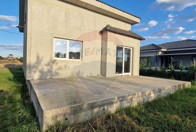 Casă individuală cu 4 camere cu Canalizare în Șofronea - 16