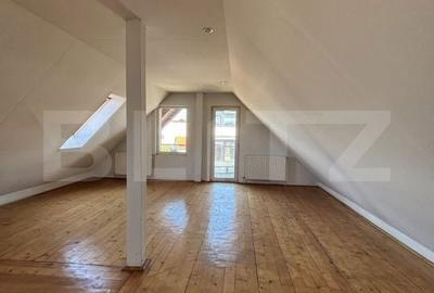 Casă cu 8 camere cu Teren 500 Mp în Gruia - 2