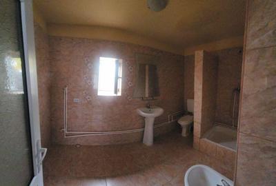 Casă cu 4 camere cu Teren 800 Mp în Cobadin - 7