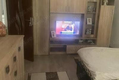 Vind apartament locuibil 2 camere bucatarie baie camara ?i terasa .