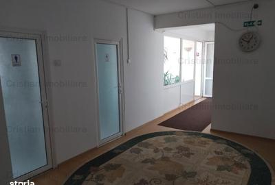 Spațiu comercial, de 1,000 mp, în Central