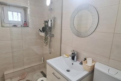 Apartament cu 3 camere decomandat în Vitan - 3