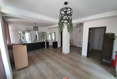 Spațiu comercial, de 44 mp, în Central - 4