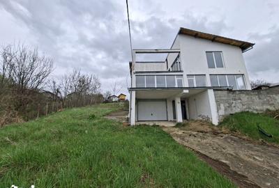 Casă cu 10 camere cu Teren 2736 Mp în Vest - 6