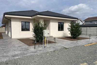 Casă individuală cu 4 camere cu Canalizare în Sânandrei - 1