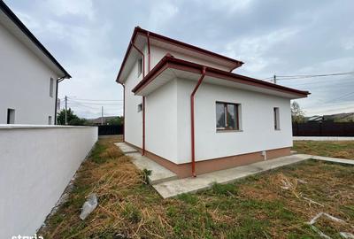 Casă cu 4 camere semidecomandat cu Teren 400 Mp în Miroslava - 5