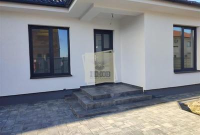 Casa individuala cu 3 camere 2 bai si curte pavata in Cristian - 2