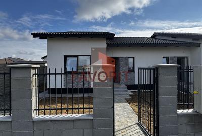 Duplex cu 3 camere cu Canalizare în Moșnița Veche